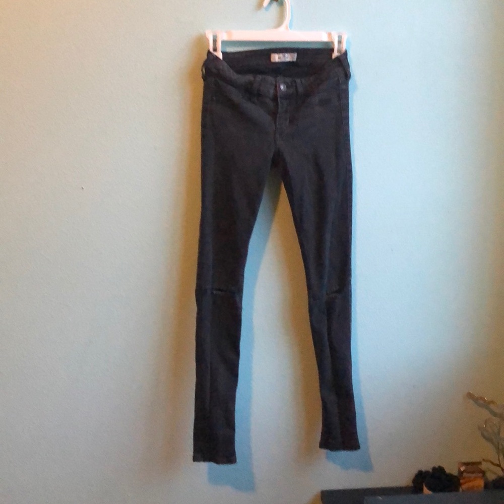 DISTRESSED HOLLISTER JEANS